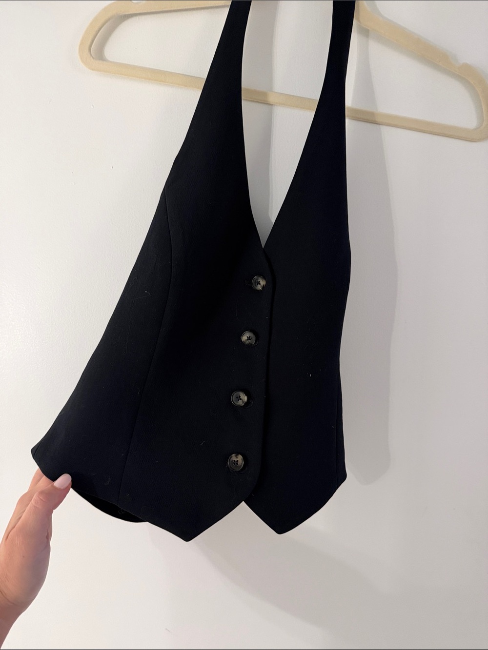 Black Women's Tailored Vest - Classic Button Front - Wilfred Aritzia
